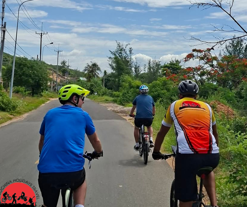 22 Days-Hanoi Cycling To LuangPrang and Chiang Mai