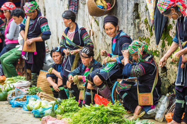 Hanoi Challenge to Taxua Mummit and Tran Tau Hot springs - 4 Days 1