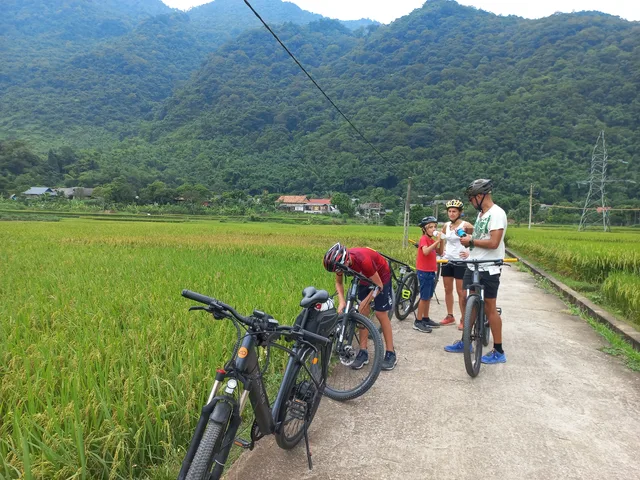 1 Day Hanoi Cycling To Villages Along Red River 4