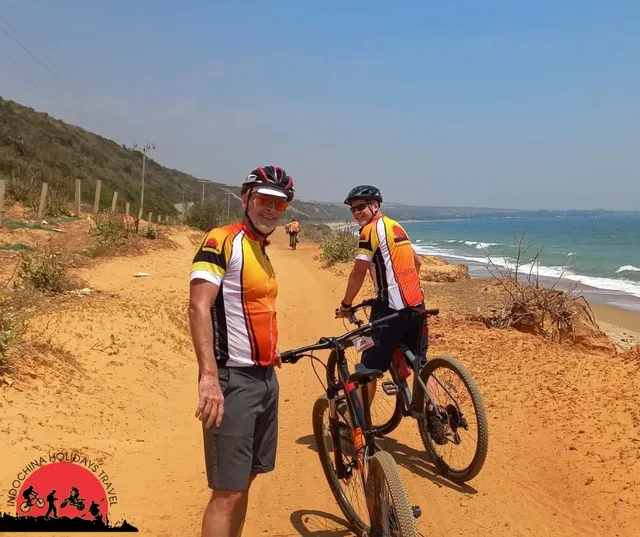 3 days Hanoi Easy Cycle To perfume Pagoda and Kim Boi Hot Spring